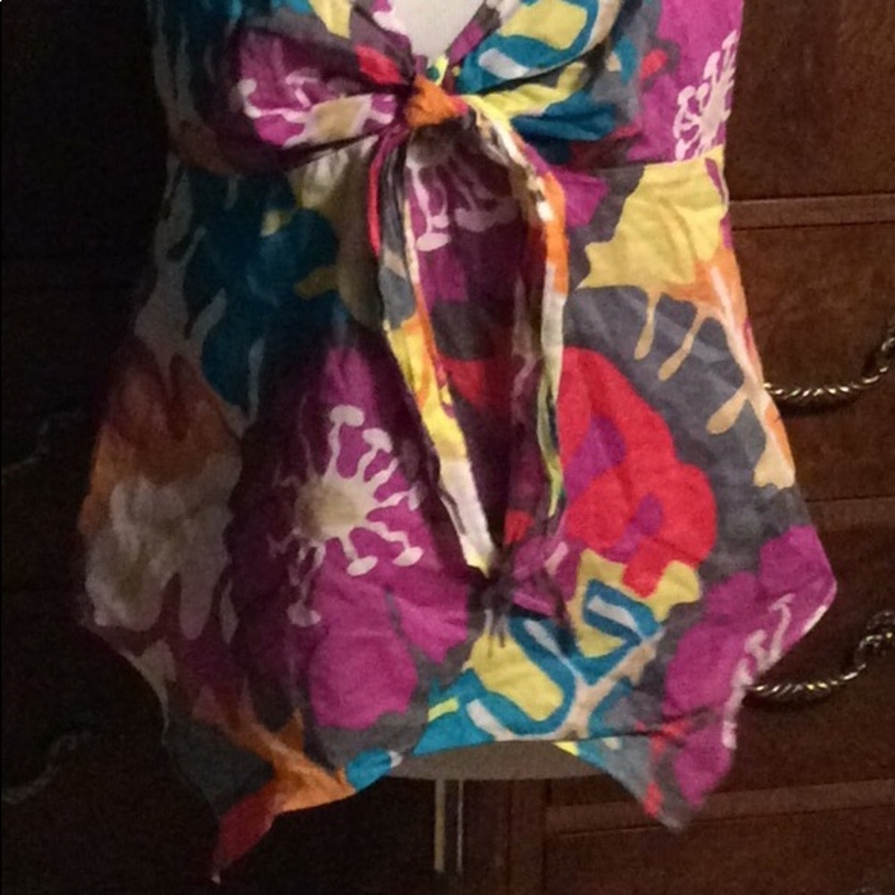 Bandolino Colorful Floral Handkerchief Hem Tank